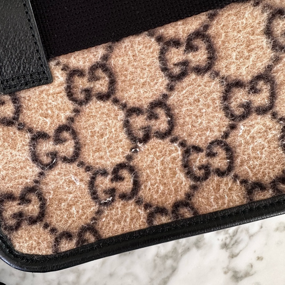 Gucci Tan and Black Logo Belt Bag - Picture 4 of 7
